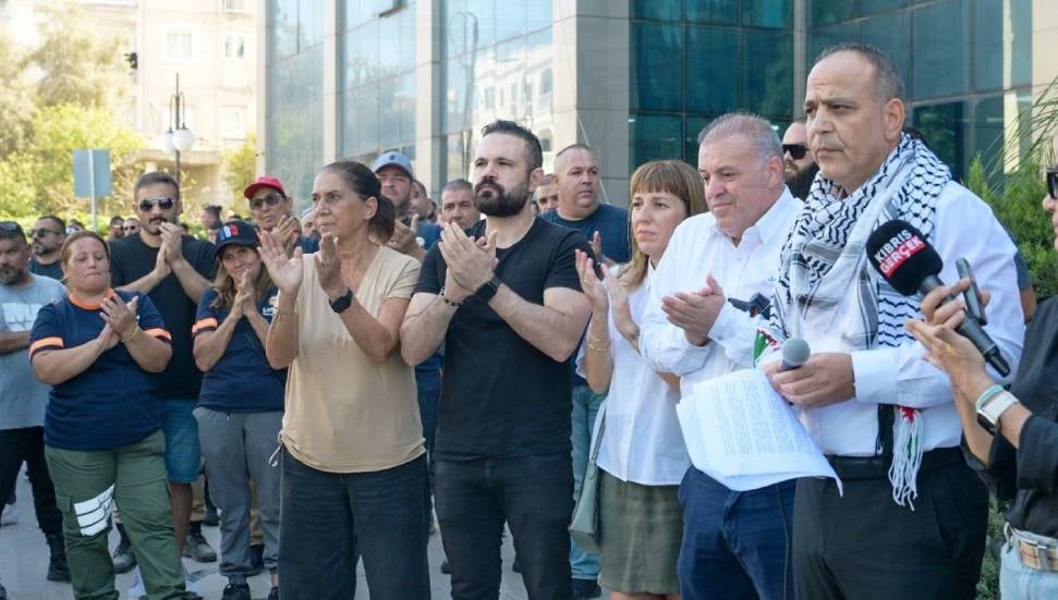 Filistin bayrağı LTB binasında dalgalandı