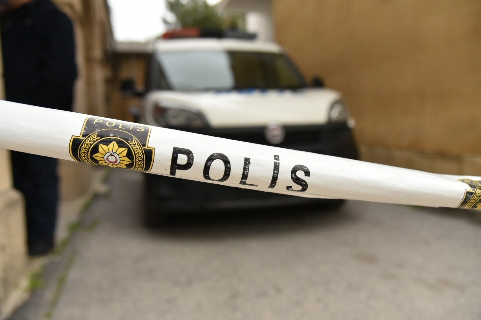 Değirmenlik'ta bir eve ateş açılmasıyla ilgili şüpheli E.K Ercan Havalimanı’nda tespit edilerek tutuklandı