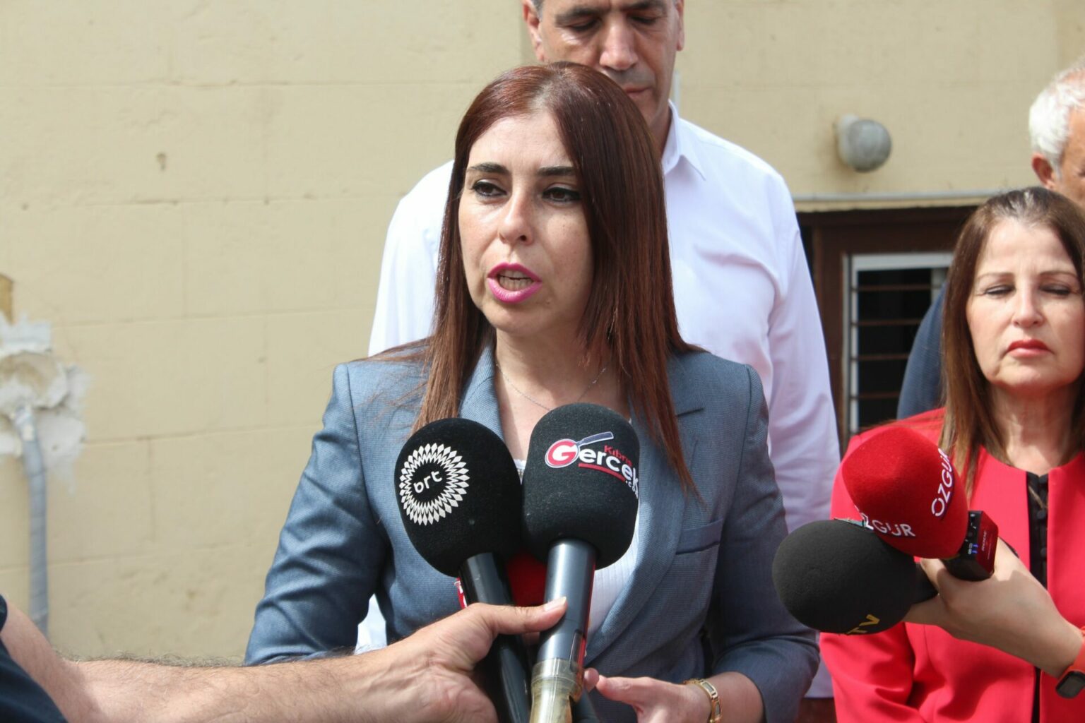 Altuğra: “Ünal Üstel bana bakan ol dese, elimin tersiyle reddederim”