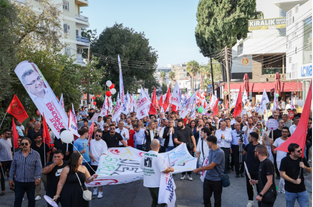 Lefkoşa’da binler, Tufan Erhürman’la “Yeni Dönem” için yürüdü!