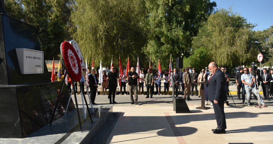 29 Ekim Cumhuriyet Bayramı nedeniyle Atatürk Anıtı'nda tören düzenlendi