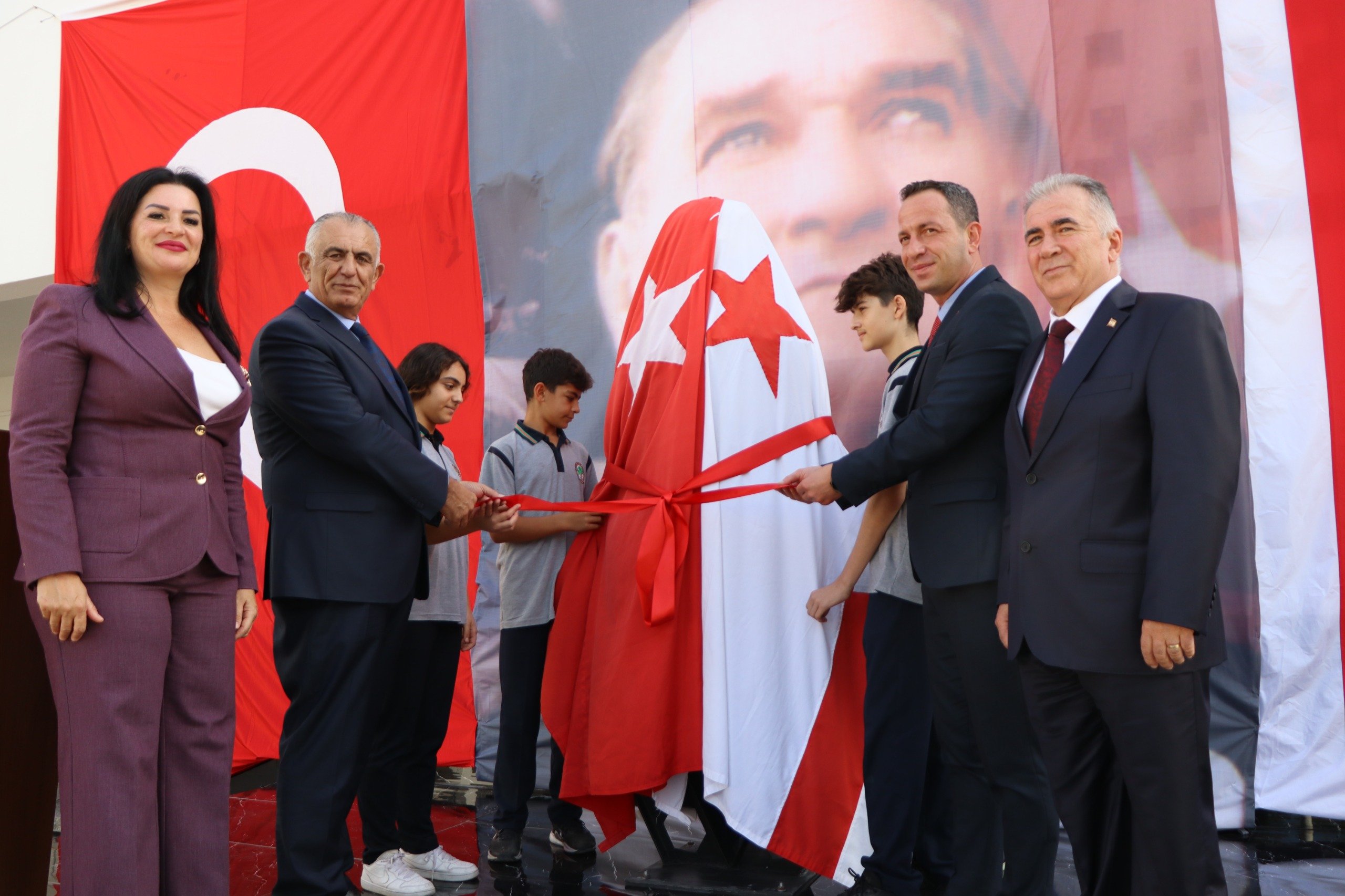 Atleks Sanverler Ortaokulu Atatürk Büstü, törenle açıldı