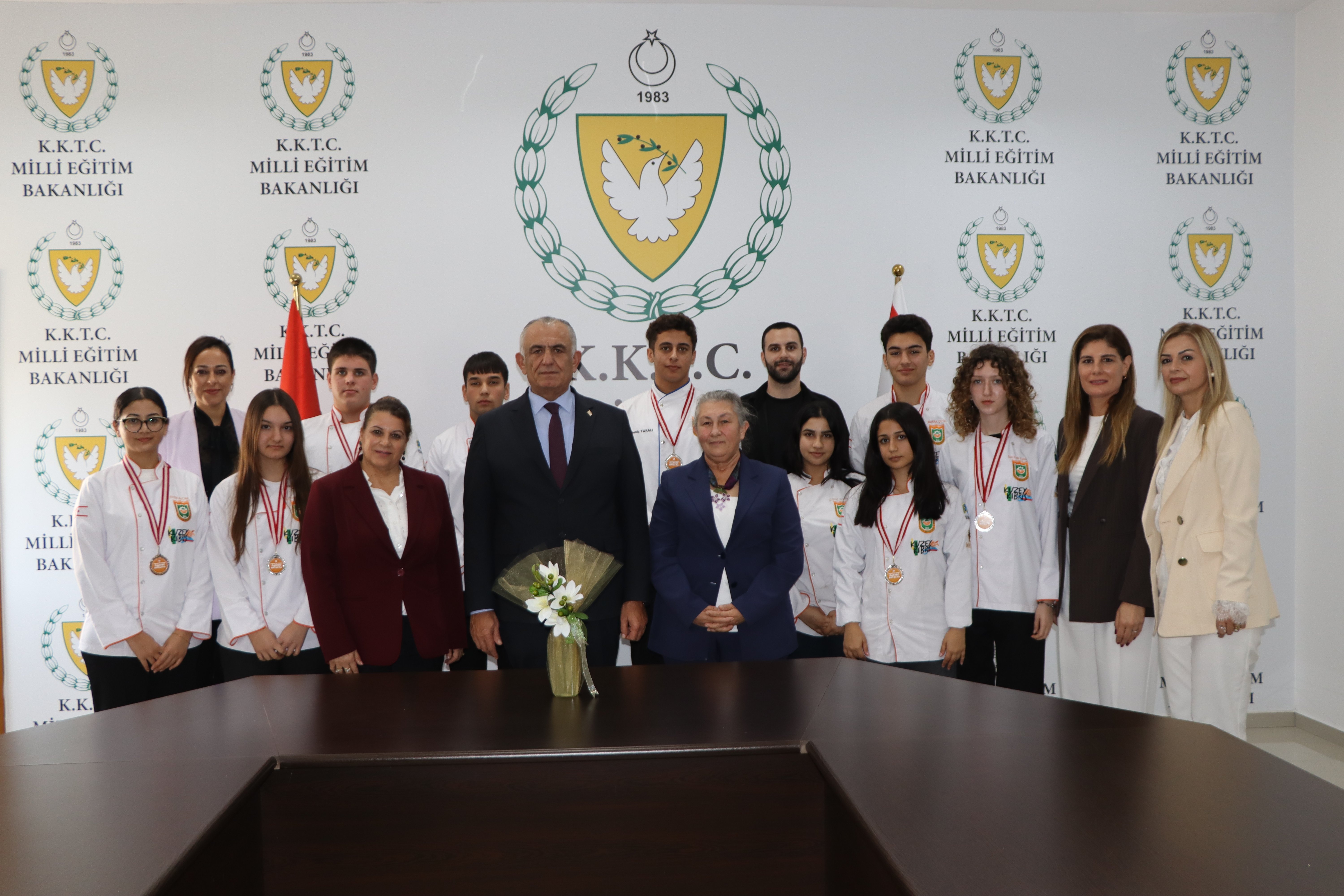 Çavuşoğlu, Güzelyurt Meslek Lisesi Turizm Alanı öğrencilerini kabul etti