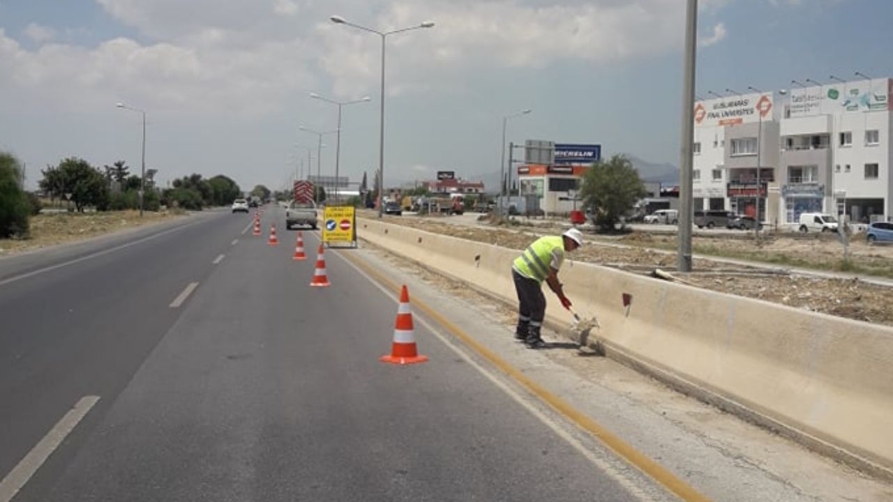 Düzova Kavşağı ile Yonca Kavşağı arasındaki refüj çevresi temizlenecek