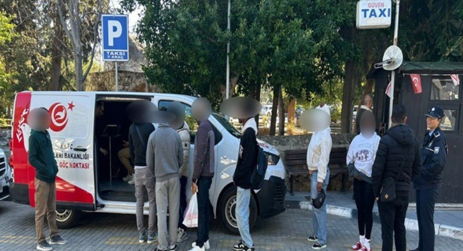 İçişleri Bakanlığından dört ilçede eş zamanlı denetimler: Yasal statüsü olmayan iki kişiye yasal işlem