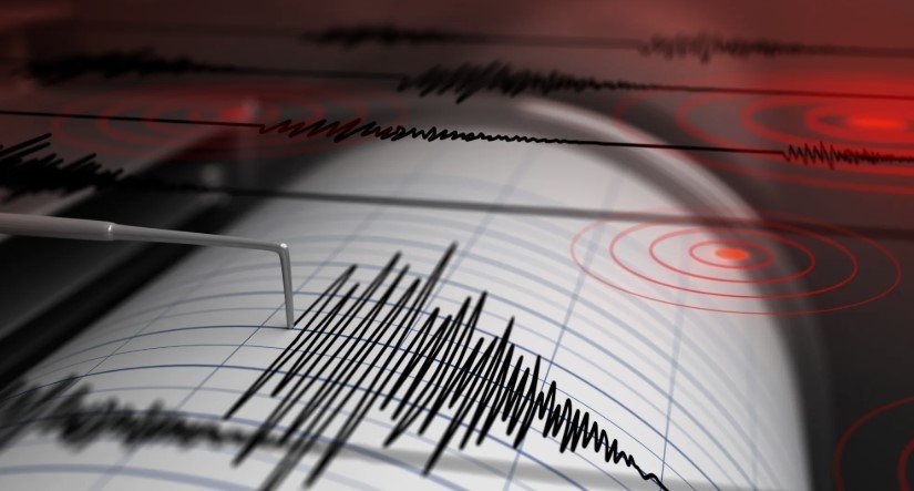 Kıbrıs'ta da hissedildi: Antalya’da 4,9 şiddetinde deprem!