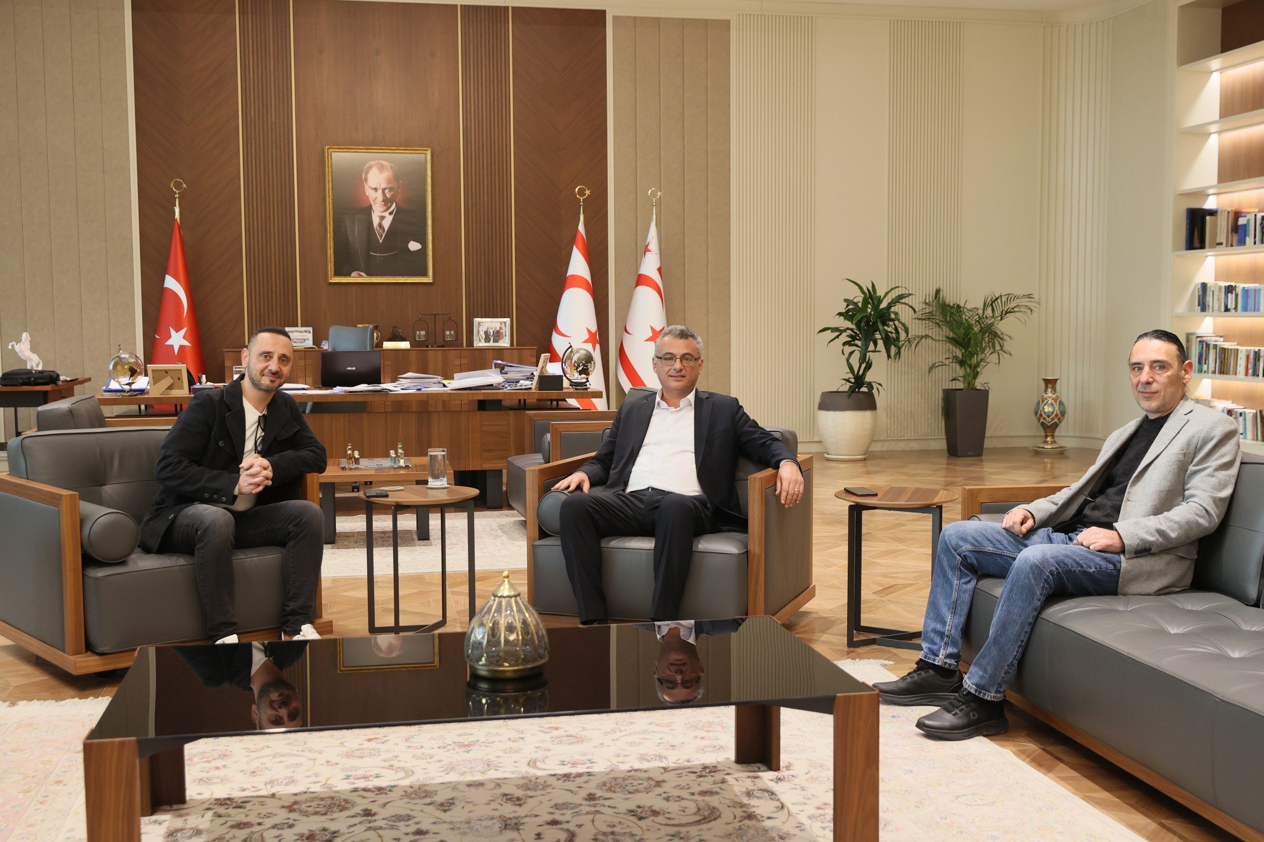 Erhürman, Alp Galip ile Altuğ Galip’i kabul etti