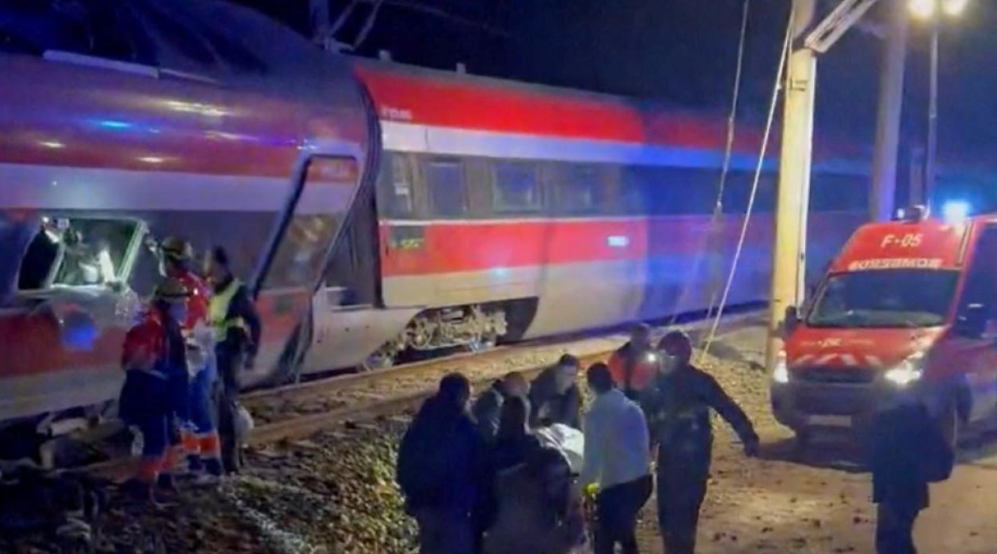 İspanya'da iki hızlı tren raydan çıktı: 21 ölü