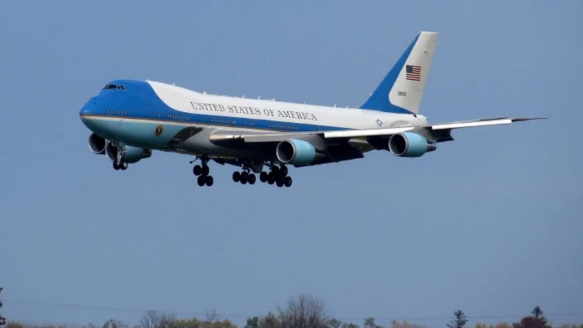 Trump'ın uçağı havadayken arızalandı
