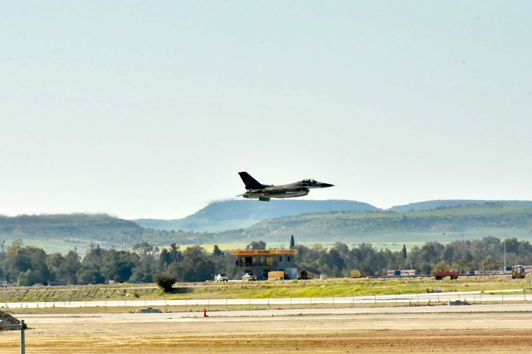 Türkiye'nin KKTC'ye gönderdiği F-16'lar Ercan'a ulaştı