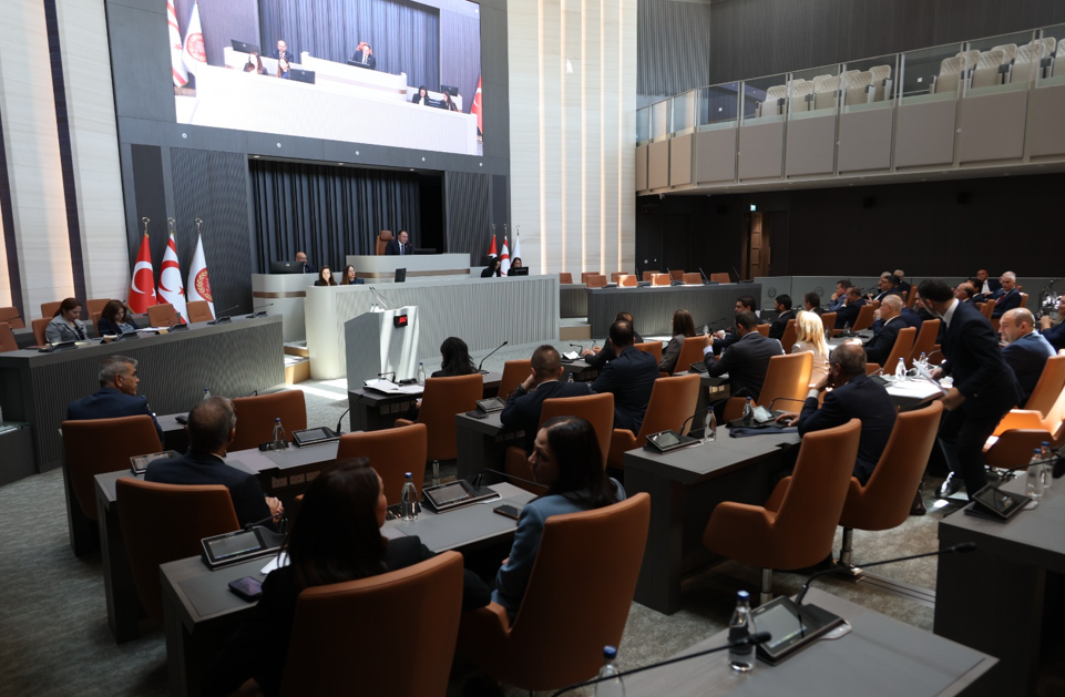 Hukuk Komitesi’nde yapılan üye değişiklikleri Meclis’te tartışmaya neden oldu