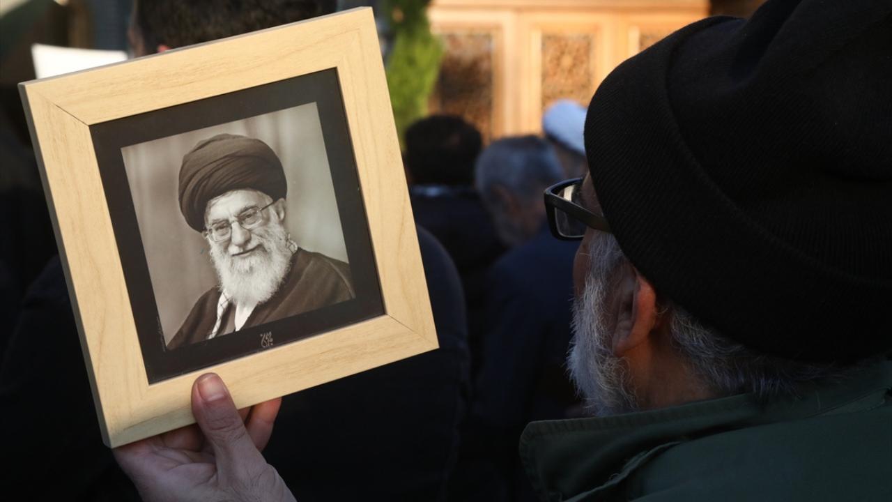İran lideri Hamaney için Tahran'da düzenlenecek cenaze töreni ertelendi