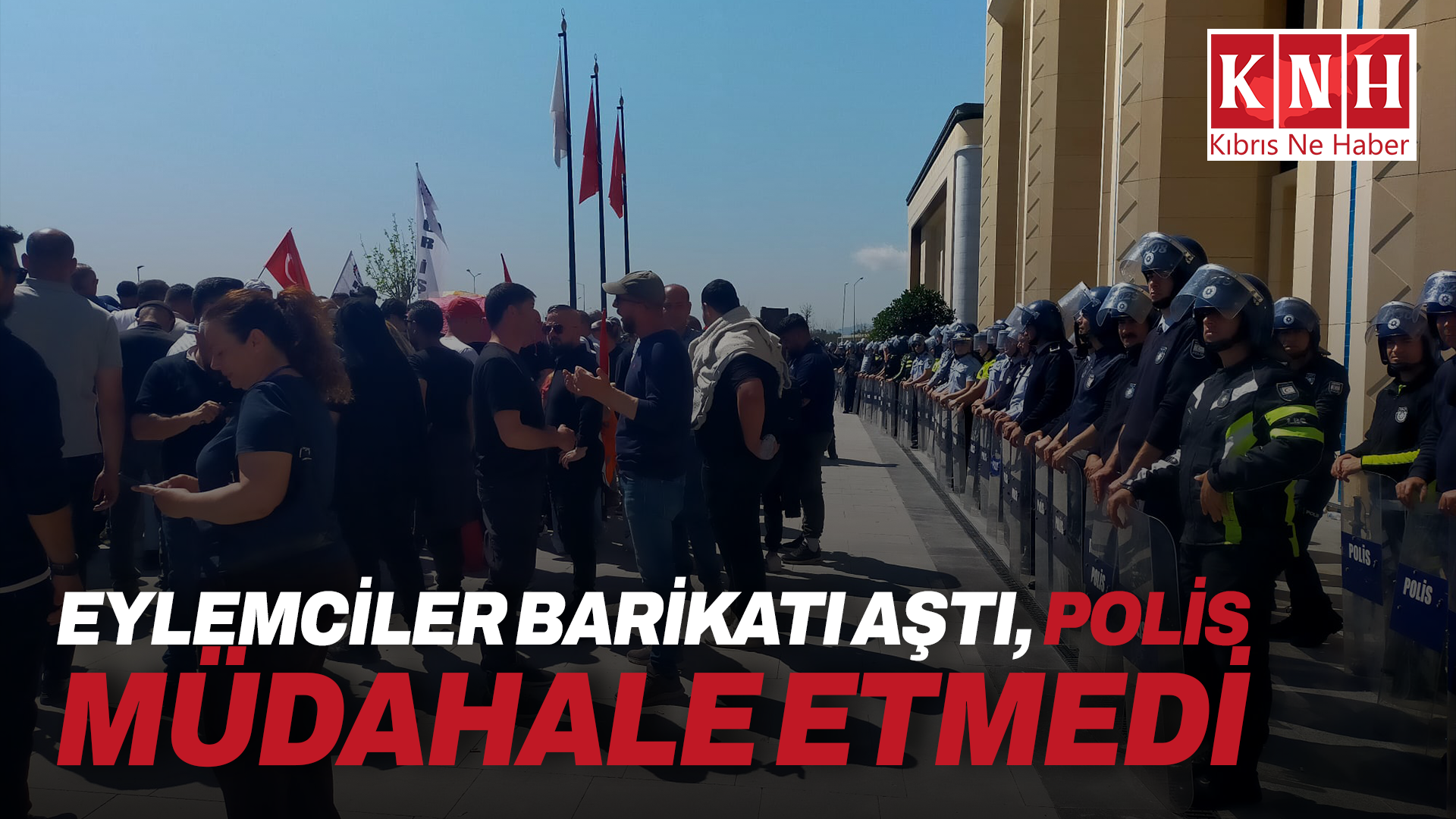 Eylemciler barikatı aştı, polis müdahale etmedi
