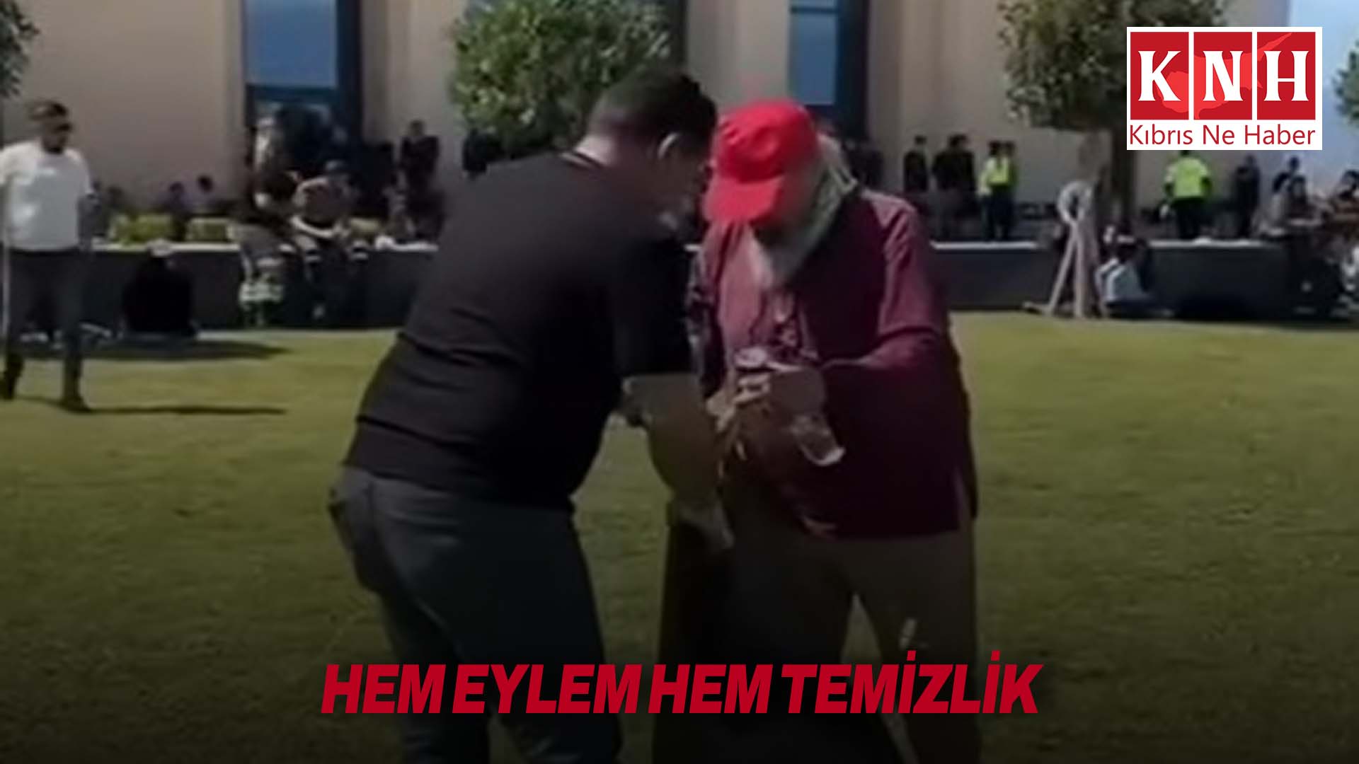 Hem Eylem Hem Temizlik: Meclis Bahçesindeki Çöpler Toplandı