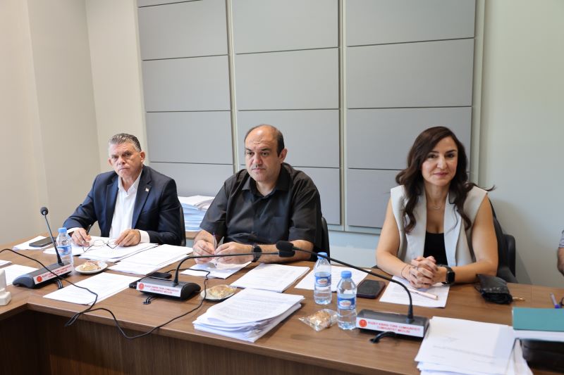 İdari Komite, iki tasarı ve bir öneriyi görüştü