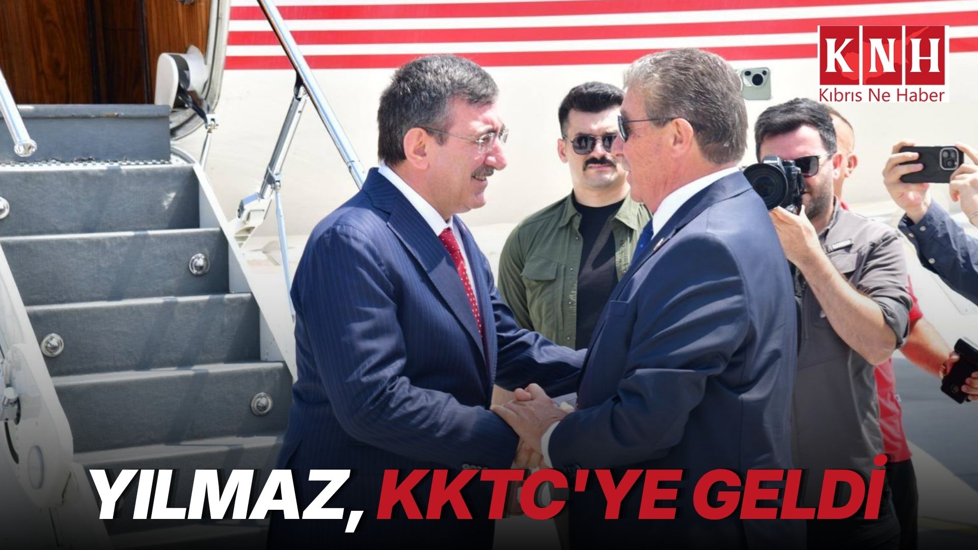 Ercan Havaalanı'na 14.30 sıralarında varan Yılmaz'ı, Başbakan Ünal Üstel ve Türkiye Cumhuriyeti Lefkoşa Büyükelçisi Ali Murat Başçeri ile bazı bakanlar karşıladı.