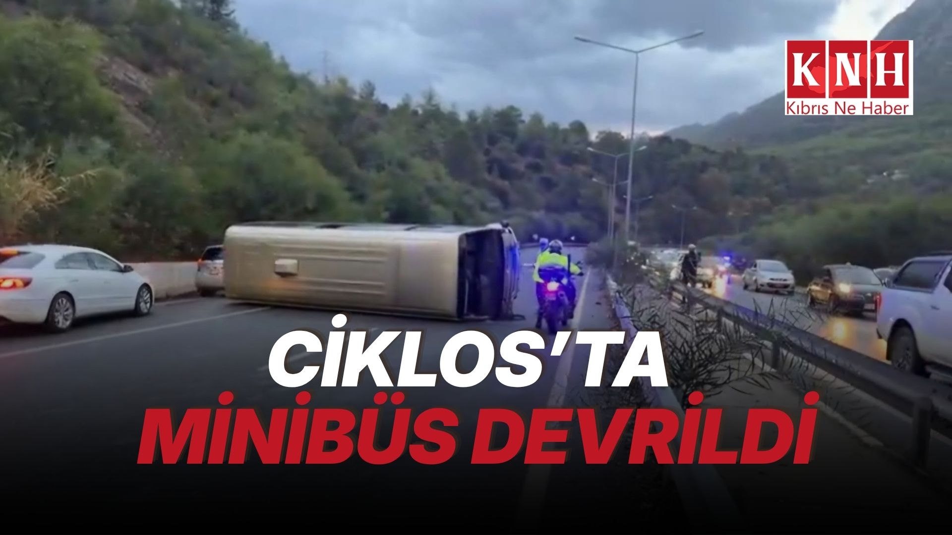 Ciklos'ta korkutan kaza: Minibüs devrildi