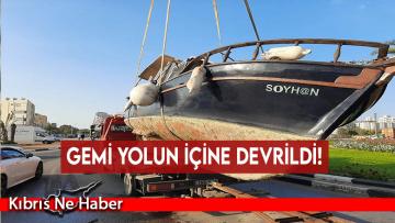 Gemi yolun içine devrildi!