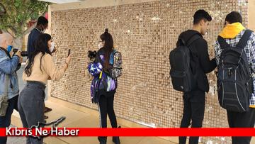 “Yok Olan Duvar” bugün de ziyaretçileriyle buluşuyor