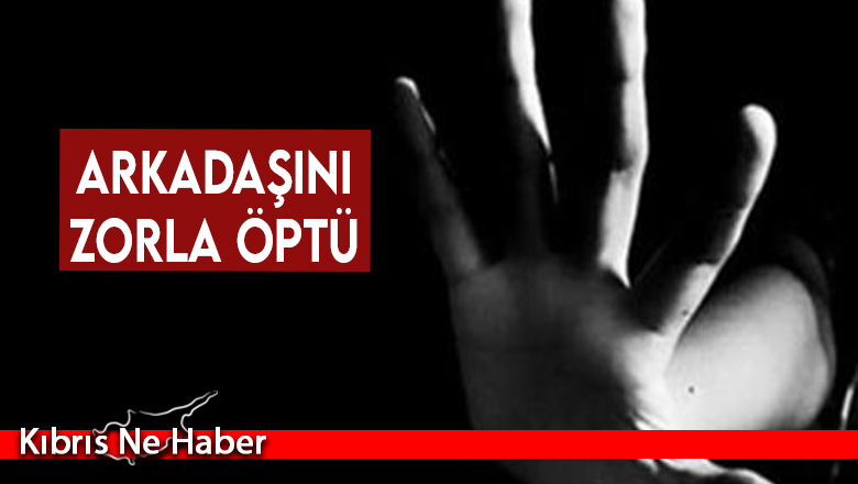 Arkadaşını zorla öptü