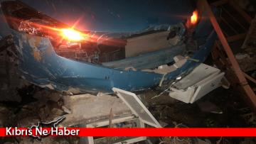 Taşkınköy’de direksiyon hakimiyetini kaybeden alkollü sürücü bahçe duvarına çarptı