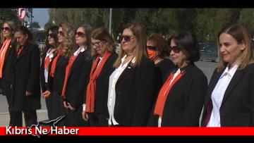 UBP Lefkoşa Kadın Kolları Çelenk Koydu