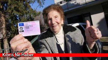 100 yaşında ehliyetini yeniledi