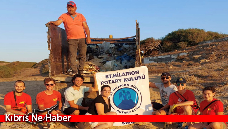 Akdeniz sahilinde temizlik