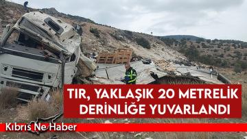 Dağ yolunda elma yüklü tır kaza yaptı, bir kişi yaralandı