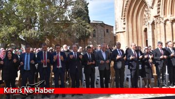 Başbakanlık, depremde hayatını kaybeden vatandaşlar için Mevlid-i Şerif okuttu