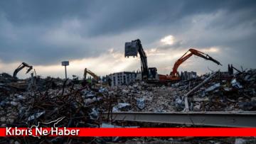 6 Şubat depremlerinde can kaybı yaşanan 1759 binadan 975’inin ruhsatsız olduğunu açıkladı