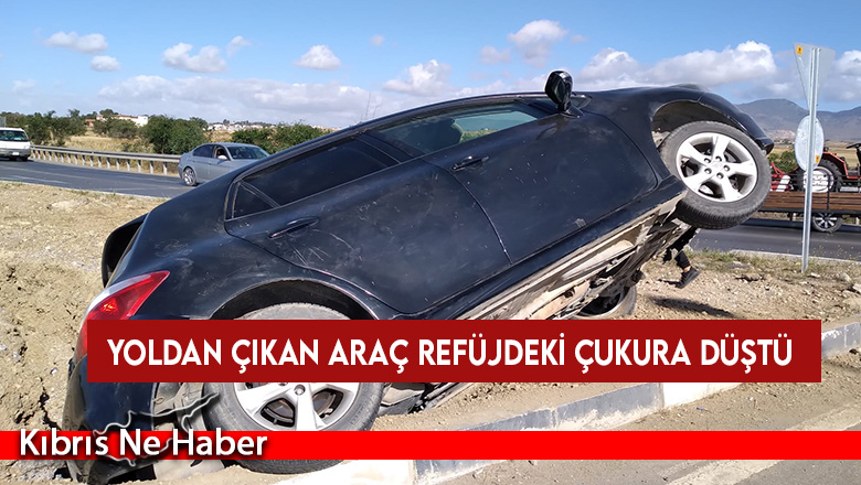 Yoldan çıkan araç refüjdeki çukura düştü