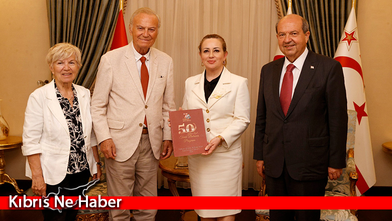 Cumhurbaşkanı Tatar ve eşi Sibel Tatar, sanatçı Ediz Hun ile eşi Berna Hun’u kabul etti