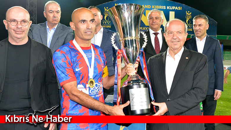 Cumhurbaşkanı Tatar, Kıbrıs Kupası’nı Göçmenköy’e takdim etti