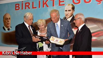 Barış Harekatı gazileri ve sanatçı Ediz Hun, TMT Mücahitler Derneği’ni ziyaret etti