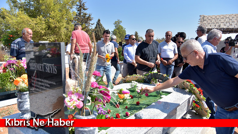Dev-İş eski başkanlarından Mehmet Seyis kabri başında anıldı