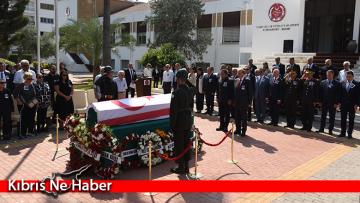Hayatını kaybeden eski Meclis Başkanı Acarkan için Meclis’te tören düzenlendi