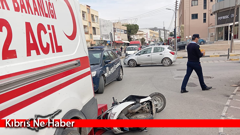 Lefkoşa’da ambulans ve motosiklet çarpıştı: 1 yaralı