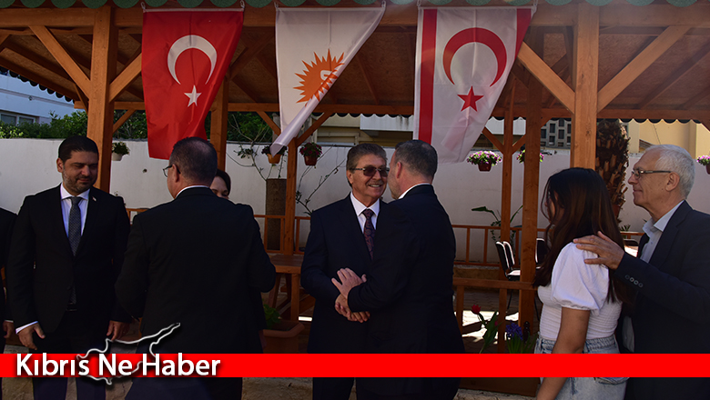 Başbakan Üstel, UBP’nin Köşklüçiftlik’teki Genel Merkezi’nde partililerle bayramlaştı