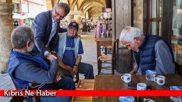 CTP Genel Başkanı Tufan Erhürman yurttaşla bayramlaştı