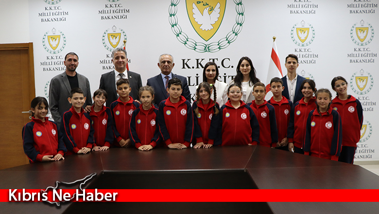 Çavuşoğlu, 47. TRT Uluslararası 23 Nisan Çocuk Şenliği’ne katılacak öğrencileri kabul etti