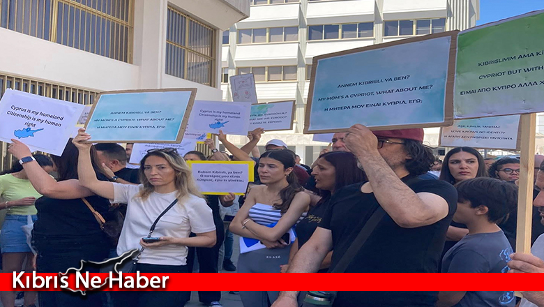 Güney Kıbrıs’ta Vatandaşlık Eylemi: “Kıbrıslıyım, Kimliğimi İstiyorum”