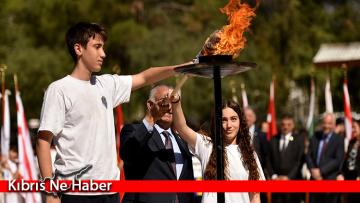 19 Mayıs Atatürk’ü Anma Gençlik ve Spor Bayramı etkinlikleri Atatürk Anıtı önünde düzenlenen törenle başladı