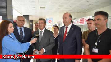 Başbakan Üstel otobüs kazasında yaralanan öğrencileri Gazimağusa Hastanesi’nde ziyaret etti