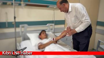 Sağlık Bakanı Dinçyürek, trafik kazasında yaralanan öğrencileri hastanede ziyaret etti