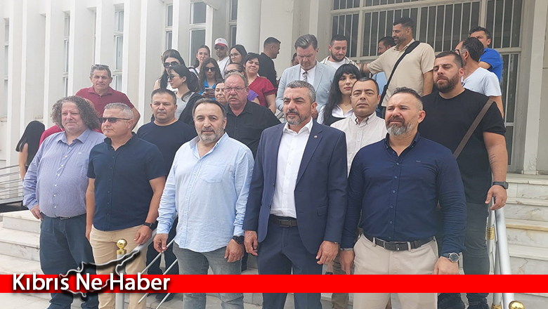 Sendikalar Posta Dairesi’nde uyarı grevi yaptı, süresiz grev uyarısında bulundu