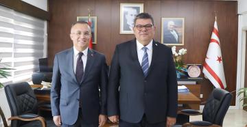 Maliye Bakanı Özdemir Berova, Gaziantep Valisi Kemal Çeber’i kabul etti