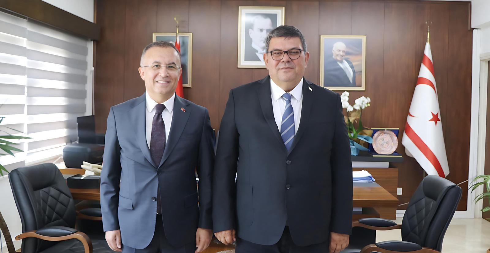Maliye Bakanı Özdemir Berova, Gaziantep Valisi Kemal Çeber’i kabul etti