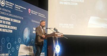 Maviş Kongre’de konuştu: “Eğitimi dönüştürürken aslında dünyayı dönüştürüyoruz”