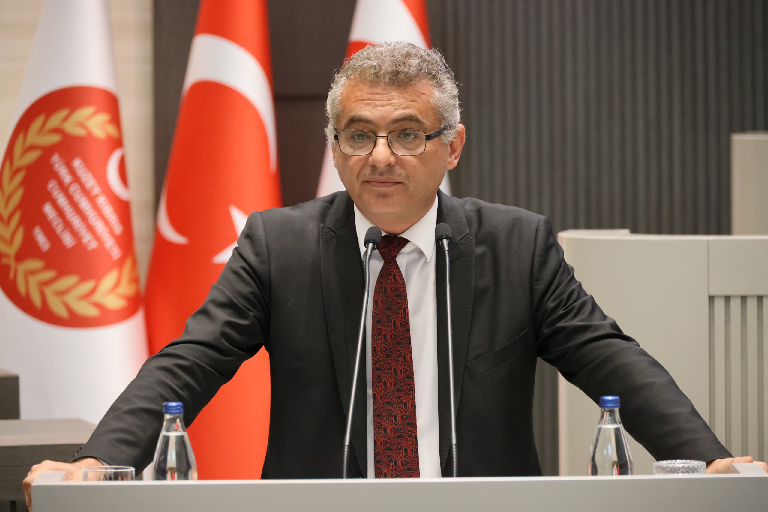 Erhürman konuşurken Meclis TV yayını kesildi!